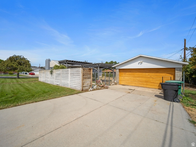 5597 S HILLSIDE DR Murray, UT 84107