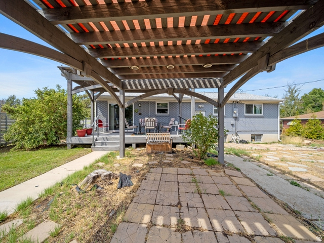 5597 S HILLSIDE DR Murray, UT 84107