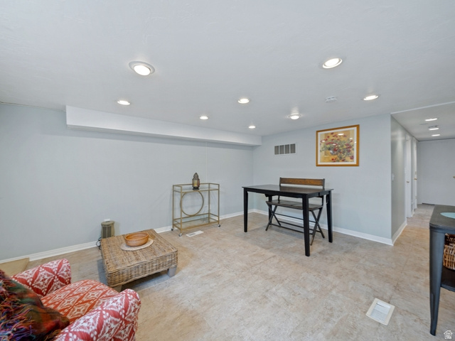 5597 S HILLSIDE DR Murray, UT 84107