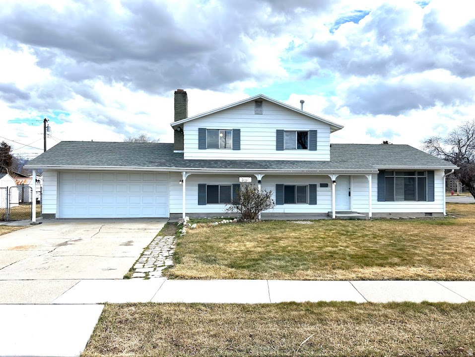 3887 S HALLMARK DR West Valley City, UT 84119