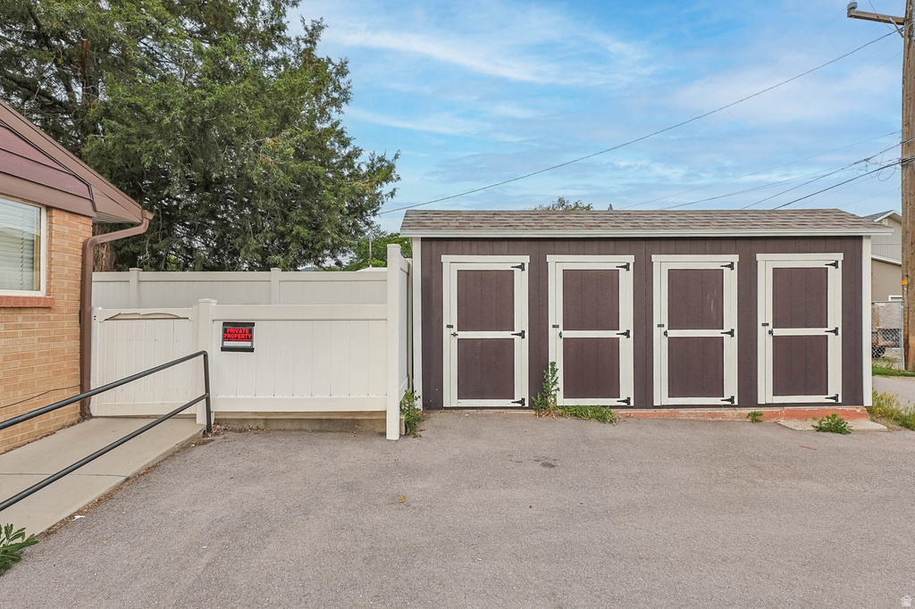 220 E LESLIE AVE Salt Lake City, UT 84115