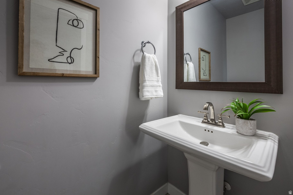 46 W TYTUS DR Murray, UT 84107