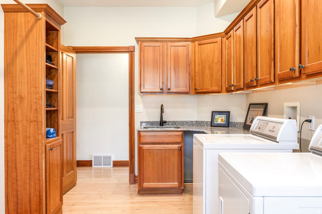 1 SPYGLASS CT Park City, UT 84060