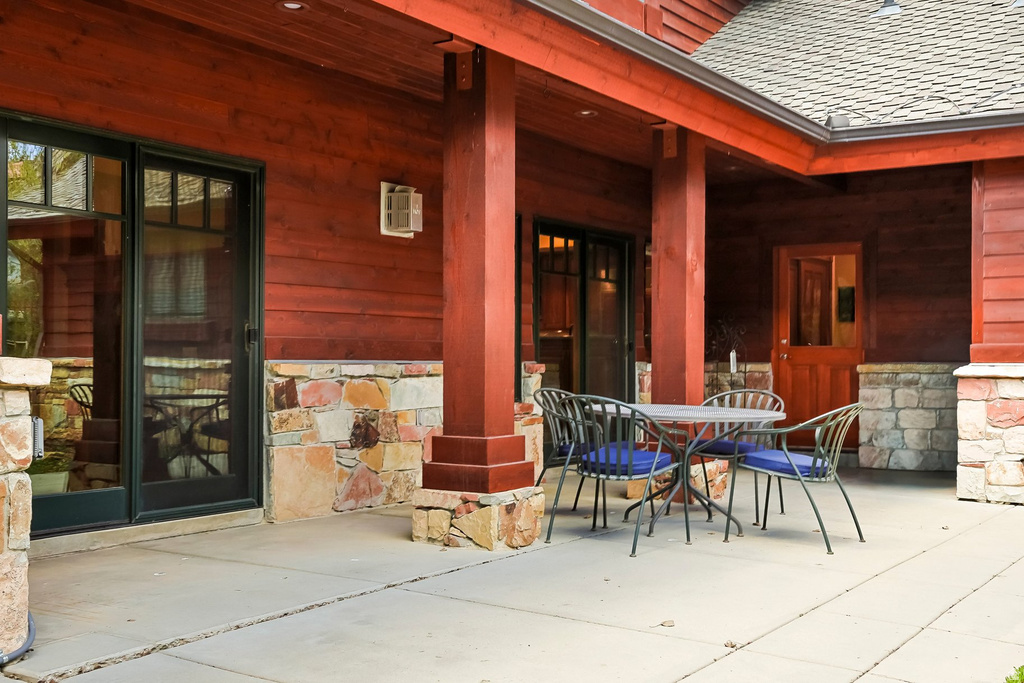 1 SPYGLASS CT Park City, UT 84060