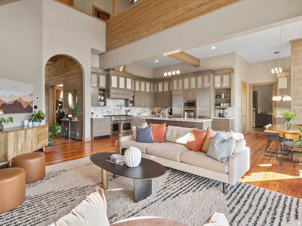 6438 E SUMMIT CV Huntsville, UT 84317