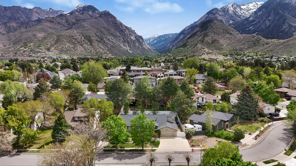 9763 S CHYLENE DR Sandy, UT 84092