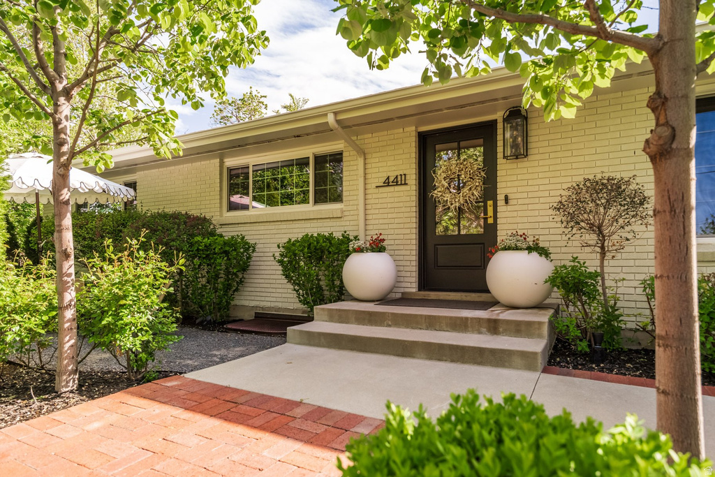 4411 S WANDER LN Holladay, UT 84124