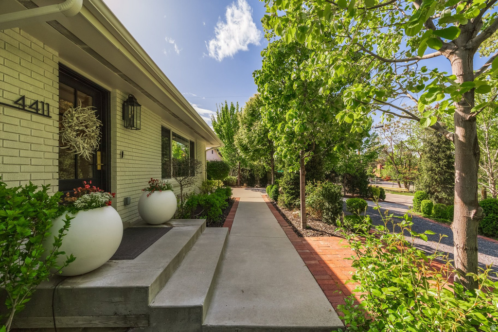 4411 S WANDER LN Holladay, UT 84124