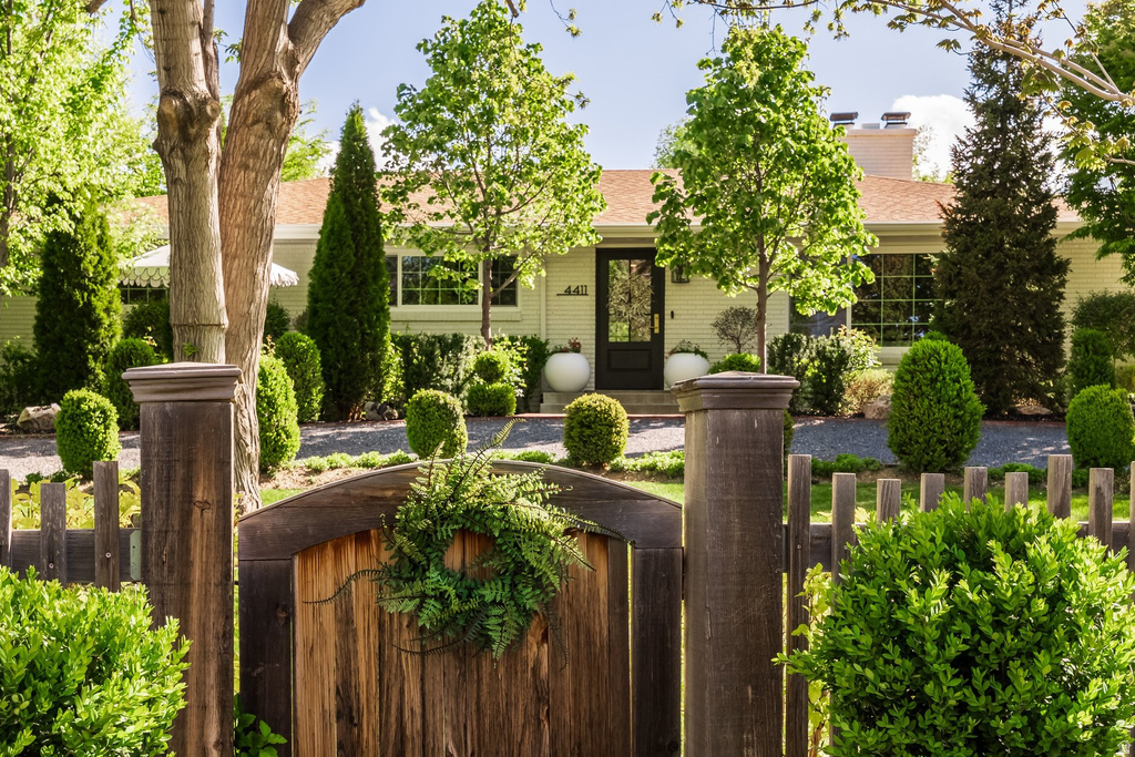 4411 S WANDER LN Holladay, UT 84124