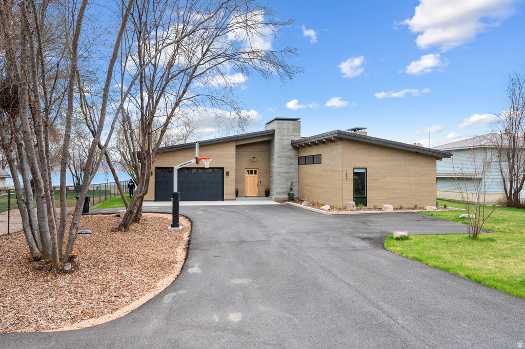 1056 S BEAR LAKE BLVD Garden City, UT 84028
