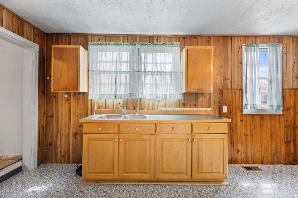 46 E MAIN ST Wellington, UT 84542