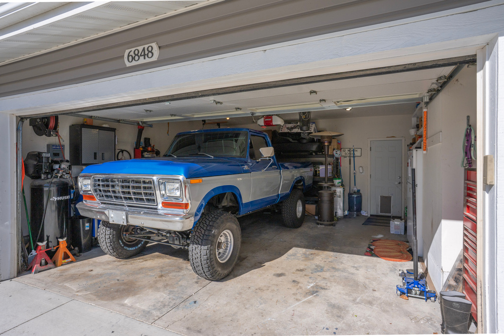 6848 S RUNNING SPRINGS DR West Jordan, UT 84084