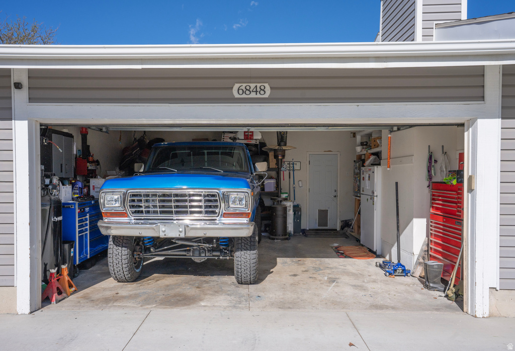 6848 S RUNNING SPRINGS DR West Jordan, UT 84084