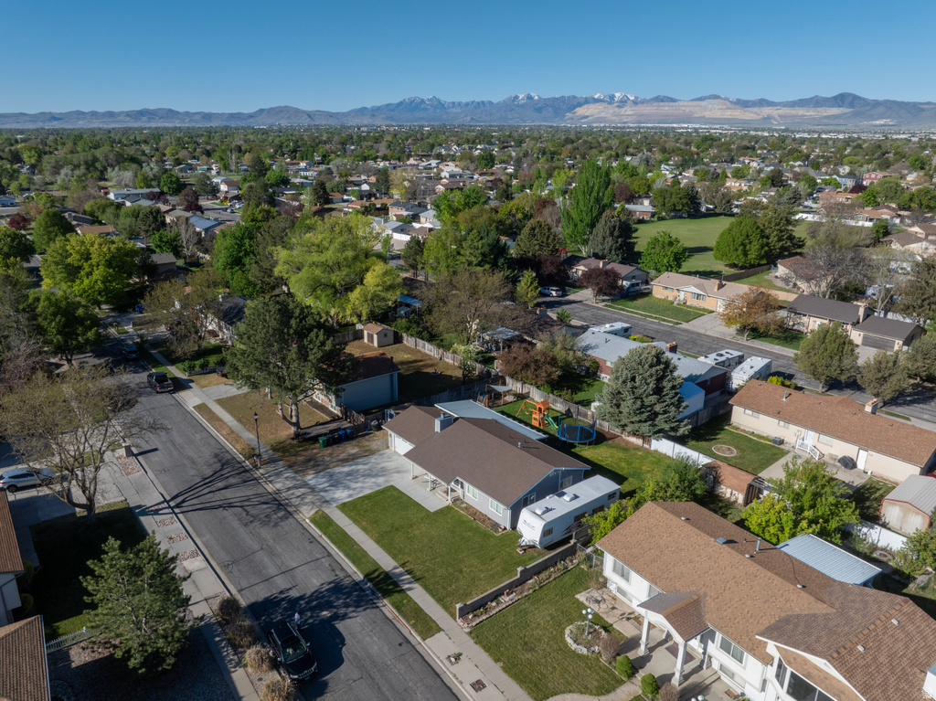 6848 S RUNNING SPRINGS DR West Jordan, UT 84084