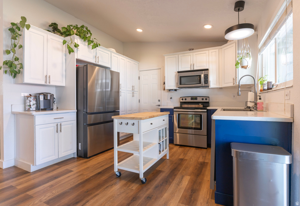 6848 S RUNNING SPRINGS DR West Jordan, UT 84084