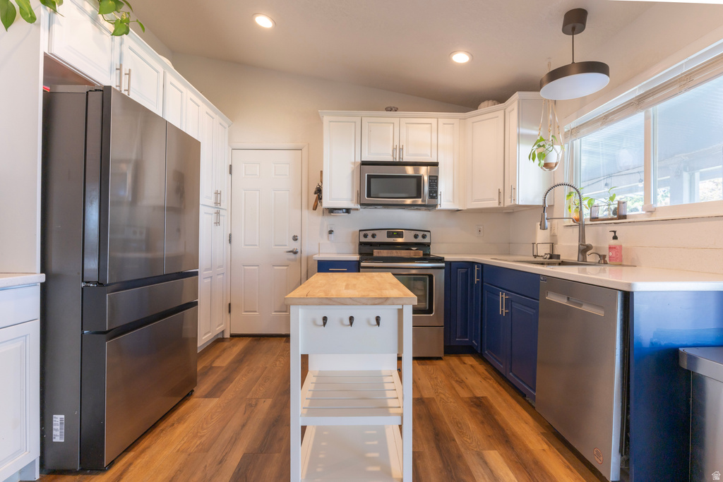 6848 S RUNNING SPRINGS DR West Jordan, UT 84084