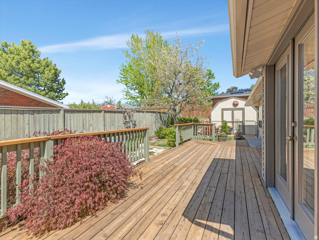 1969 E FALCONHURST CIR Sandy, UT 84092