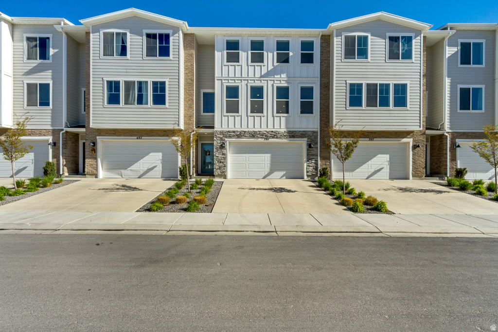 701 E GARDEN GROVE DR Eagle Mountain, UT 84005