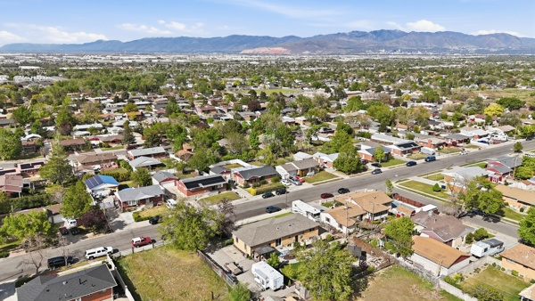 5533 W JANETTE AVE West Valley City, UT 84120