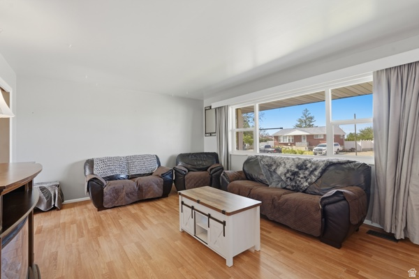 5533 W JANETTE AVE West Valley City, UT 84120