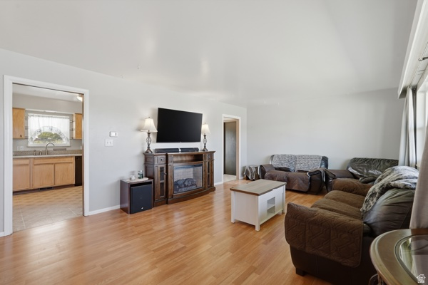 5533 W JANETTE AVE West Valley City, UT 84120
