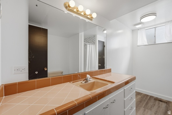 5533 W JANETTE AVE West Valley City, UT 84120