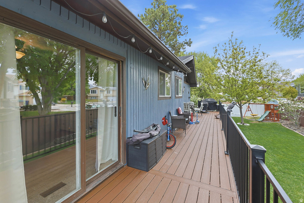 9107 S PEACH BLOSSOM DR Sandy, UT 84094