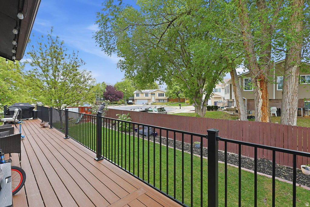 9107 S PEACH BLOSSOM DR Sandy, UT 84094