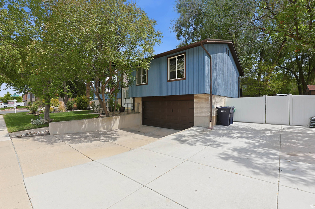 9107 S PEACH BLOSSOM DR Sandy, UT 84094