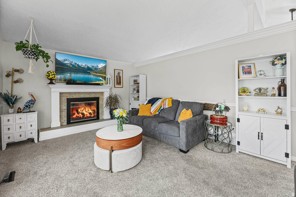 9107 S PEACH BLOSSOM DR Sandy, UT 84094