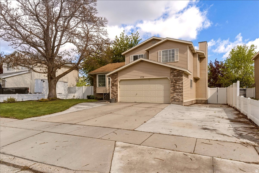 5718 W SUNBOW DR Kearns, UT 84118
