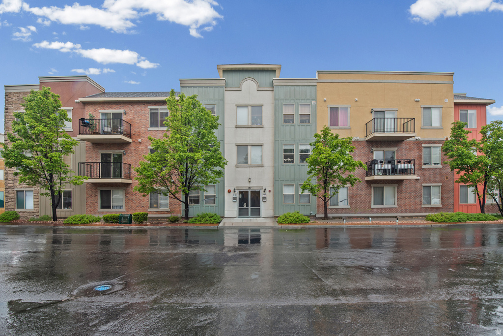 180 W ALBION VILLAGE WAY #301 Sandy, UT 84070