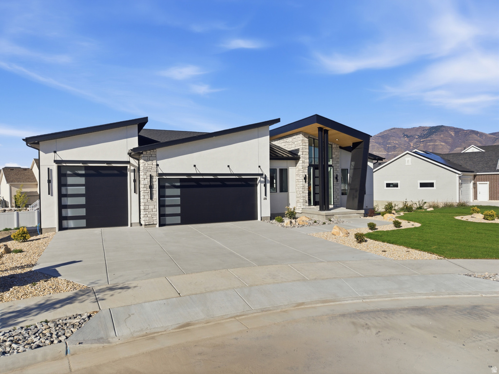 118 W MORNING GLORY CIR Stansbury Park, UT 84074