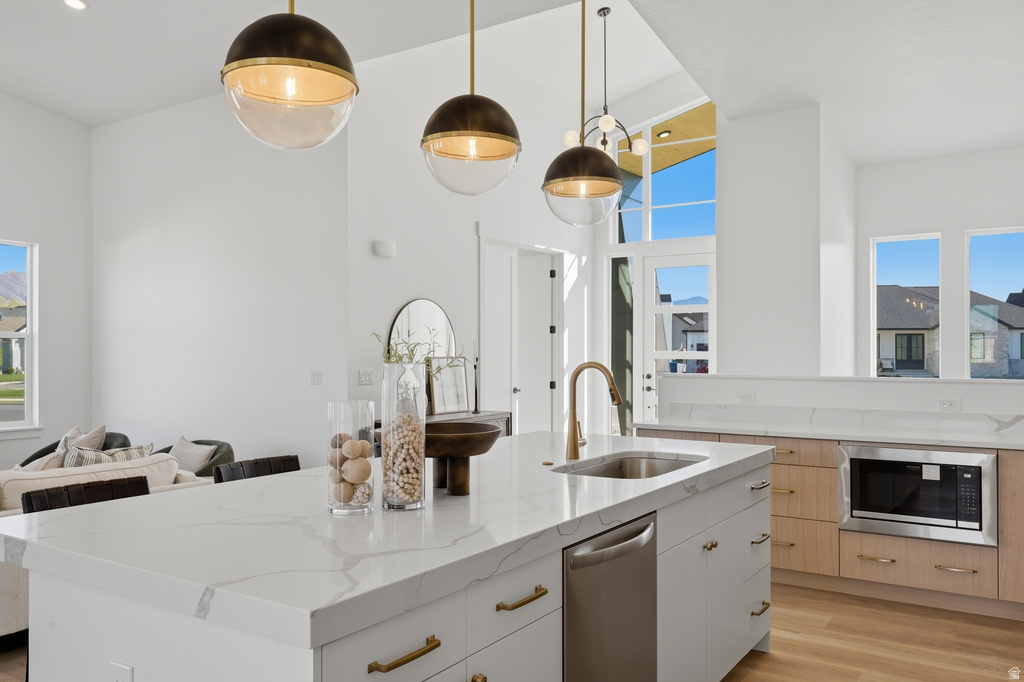 118 W MORNING GLORY CIR Stansbury Park, UT 84074