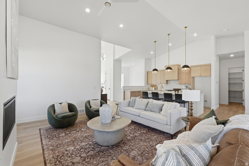 118 W MORNING GLORY CIR Stansbury Park, UT 84074