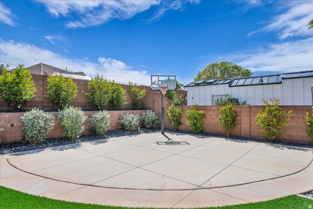 2498 E ARBOR DR St George, UT 84790