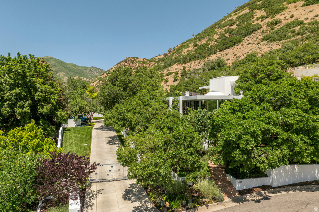 3017 E SAINT MARYS CIR Salt Lake City, UT 84108