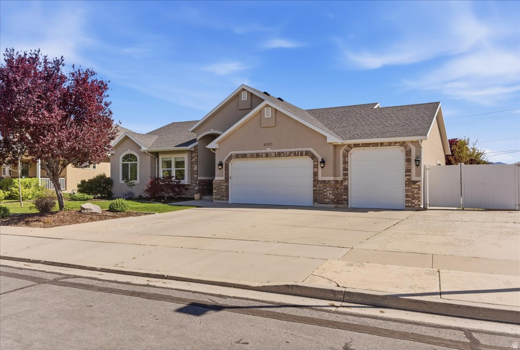 4921 W WOODRIDGE DR South Jordan, UT 84009