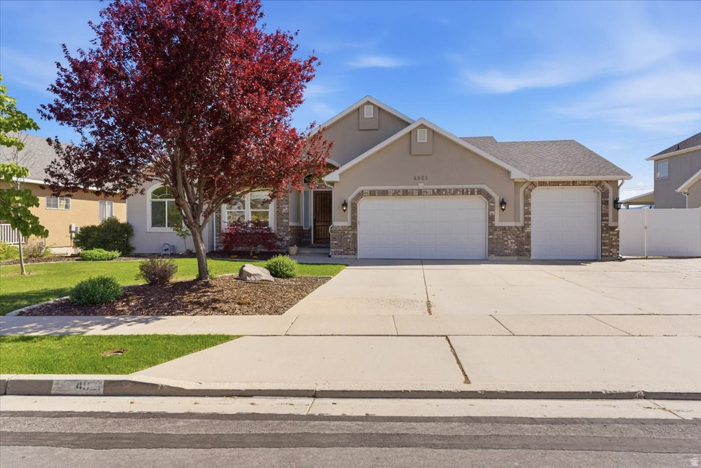 4921 W WOODRIDGE DR South Jordan, UT 84009