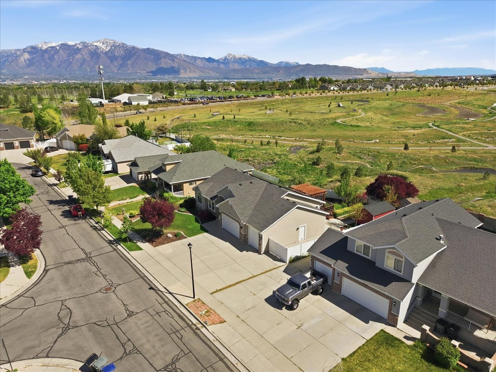 4921 W WOODRIDGE DR South Jordan, UT 84009
