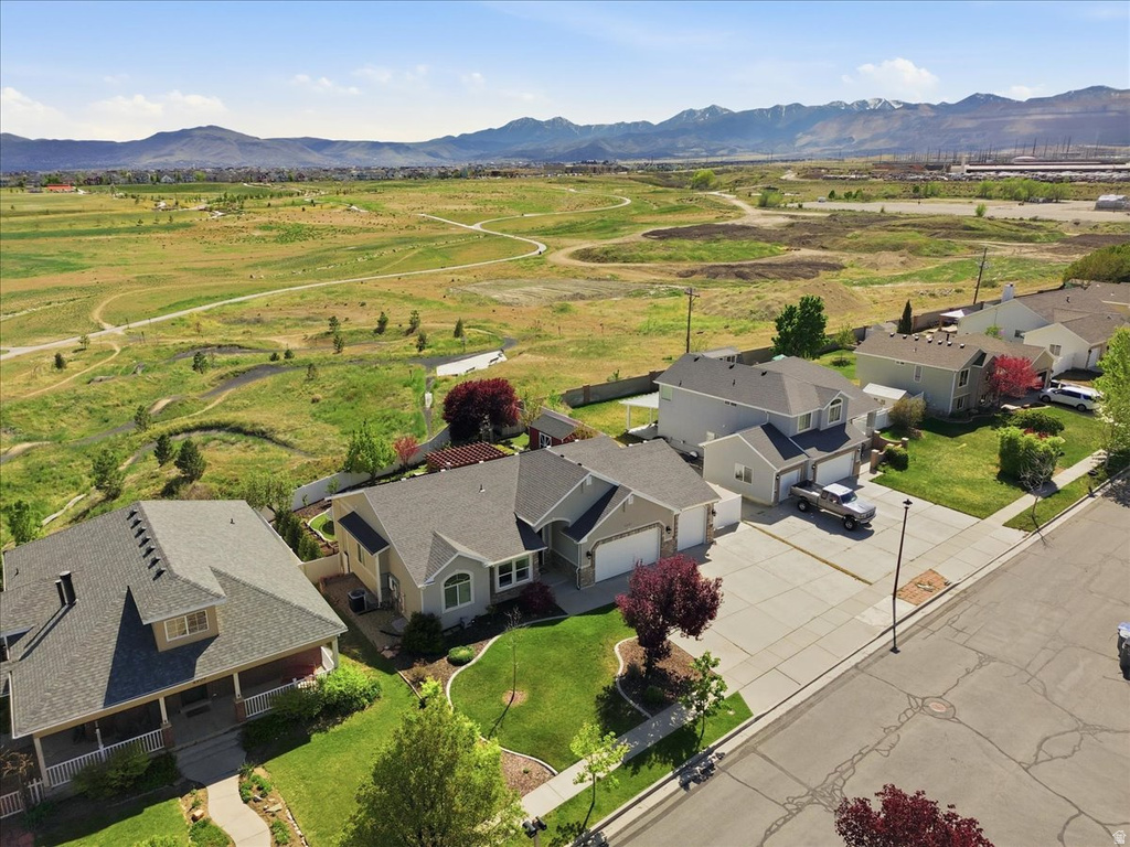 4921 W WOODRIDGE DR South Jordan, UT 84009