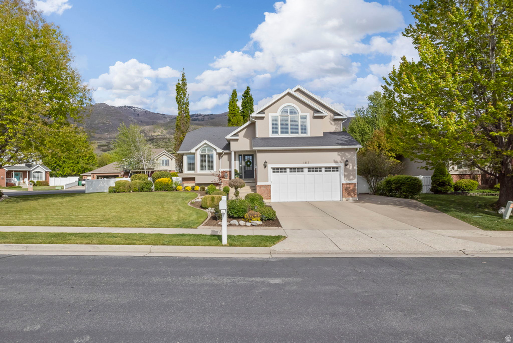 1215 S CAVE HOLLOW LN Farmington, UT 84025