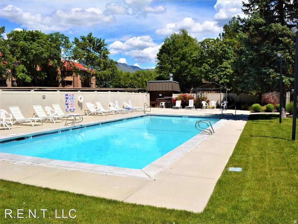 4868 S HIGHLAND CIR #2 Holladay, UT 84117