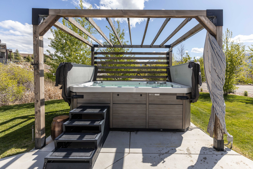 3568 N ELKRIDGE TRL Eden, UT 84310