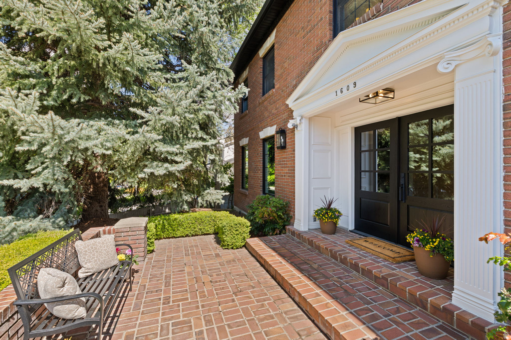 1609 E ARLINGTON DR Salt Lake City, UT 84103