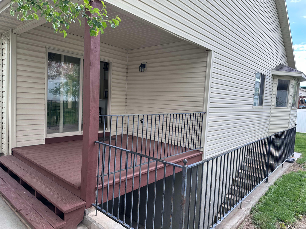 5754 S CREST FLOWER WAY Kearns, UT 84118