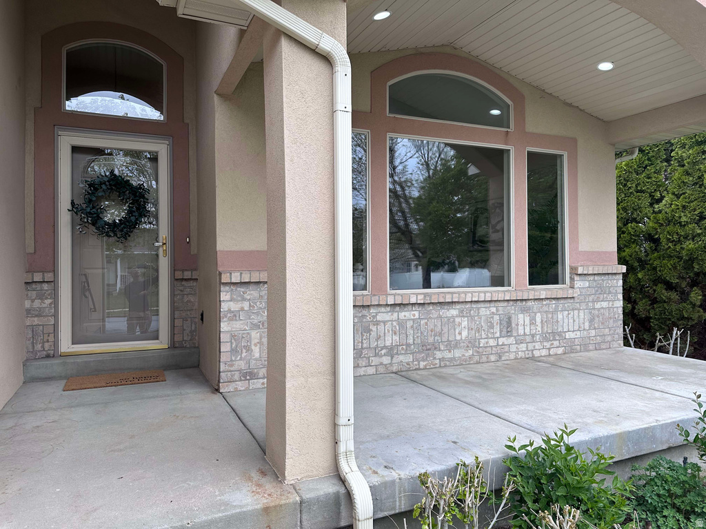 5754 S CREST FLOWER WAY Kearns, UT 84118