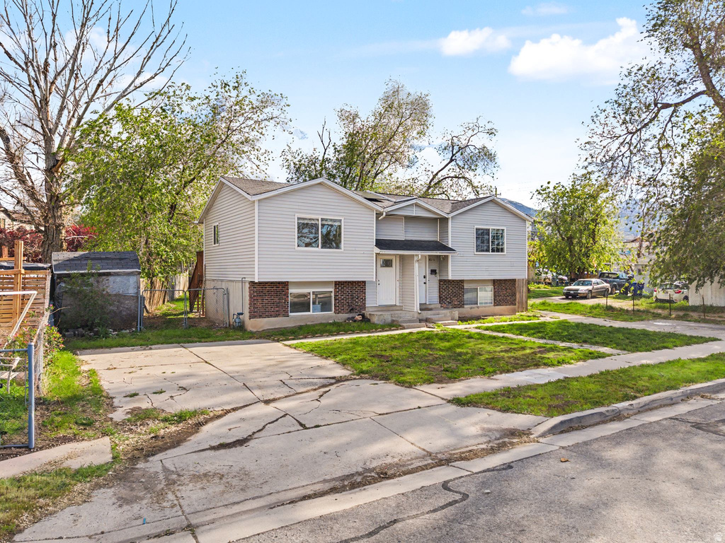 8373 W WESTERN DR Magna, UT 84044