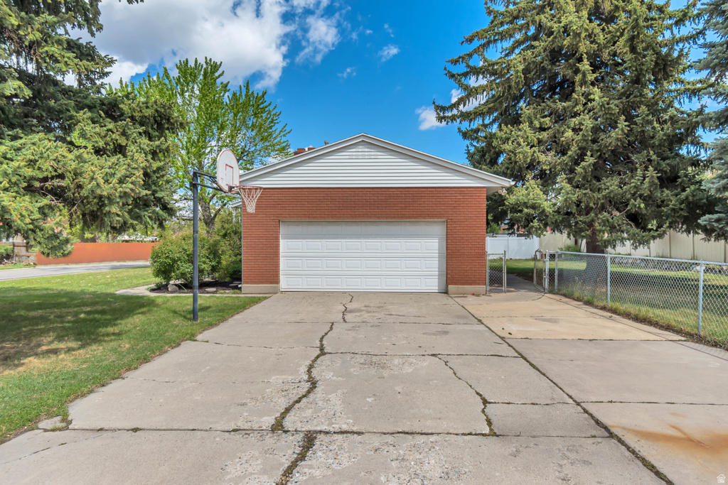 8947 S 500 E Sandy, UT 84070