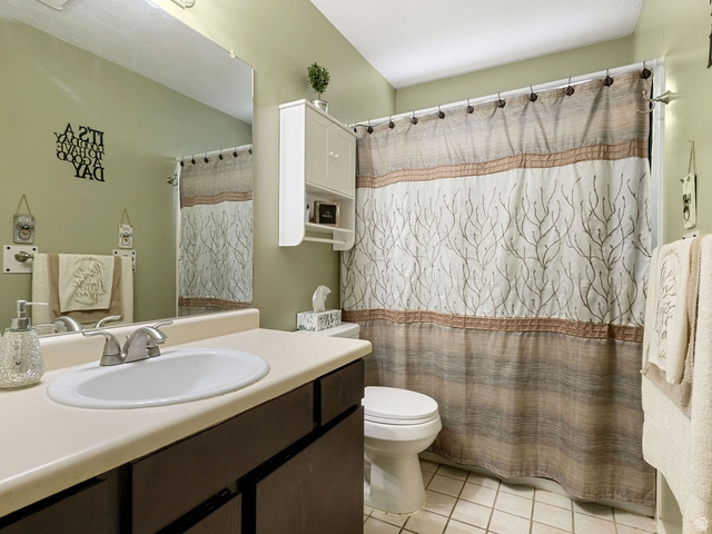 5831 S FAR VISTA DR Salt Lake City, UT 84118